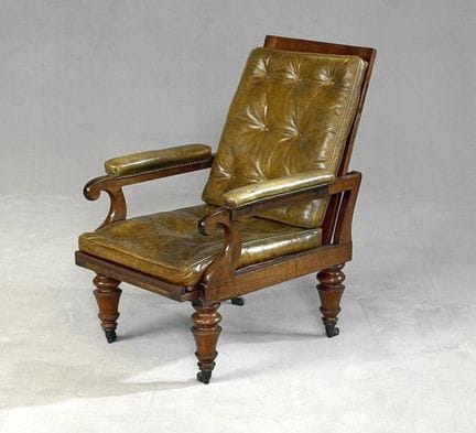 Fauteuil anglais à dossier inclinable en acajou et