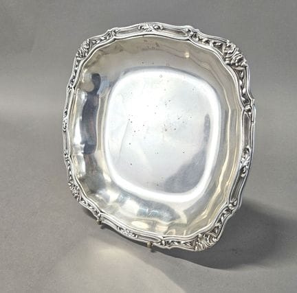 Plat creux en argent 950 millièmes à bords contour