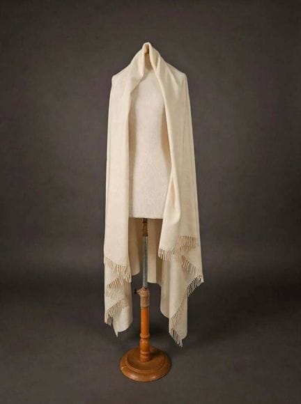 HERMES Paris 
Grand châle à franges en Cachemire e