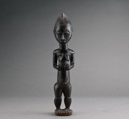 BAOULÉ, ELFENBEINKÜSTE
Statue einer Ehefrau aus de