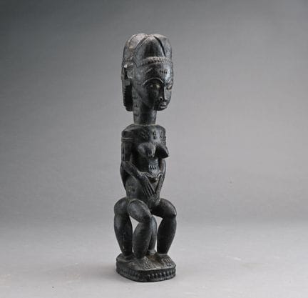 BAOULÉ, ELFENBEINKÜSTE
Zwei Statuen, ein Blolo Bia