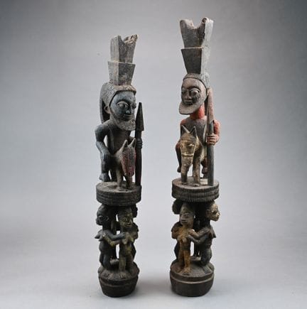 YOROUBA, NIGERIA
Due pali scolpiti in legno monoss