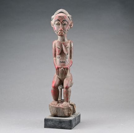 BAOULÉ, REPUBLIK ELFENBEINKÜSTE
Weibliche Statue „