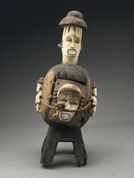 IGBO, NIGERIA
Scultura reliquiario in legno con un