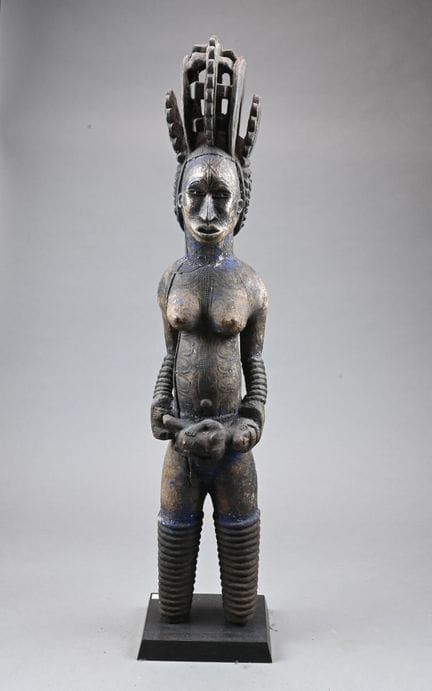 IGBO, NIGERIA
Grande statua di una madre in legno 