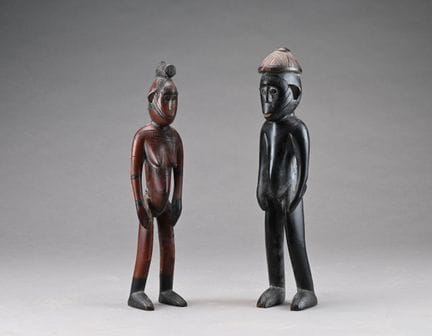 MOSSI, BURKINA FASO
Due statue: una femminile in l