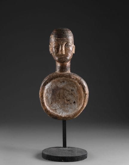 IBIBIO, NIGERIA.
Cucchiaio da blush in legno con u