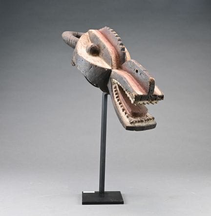 BAOULÉ, ELFENBEINKÜSTE
Goli-Helmmaske aus polychro