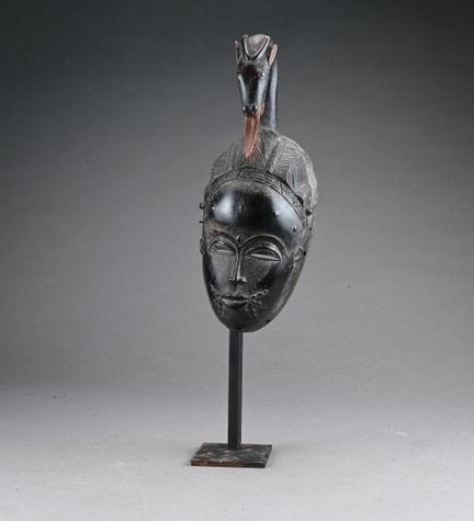 BAOULE, ELFENBEINKÜSTE
Porträtmaske mit einer gesc