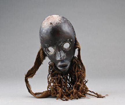 DAN, ELFENBEINKÜSTE.  
Gunyéga-Laufmaske aus Holz 