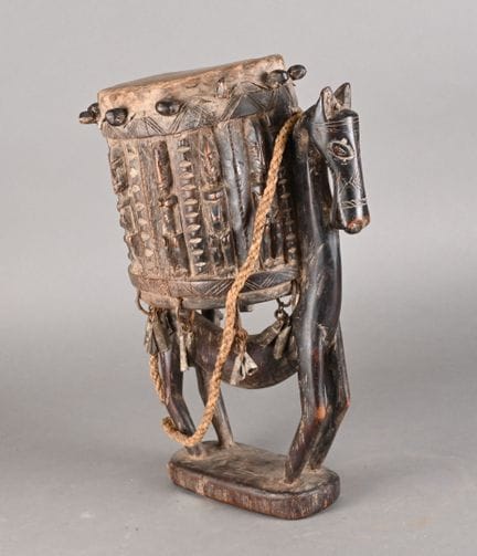 DOGON, MALI
Tamburo con base a forma di cavallo, r