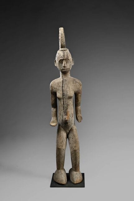 IDIOMA, NIGERIA.
Statua femminile con copricapo tr