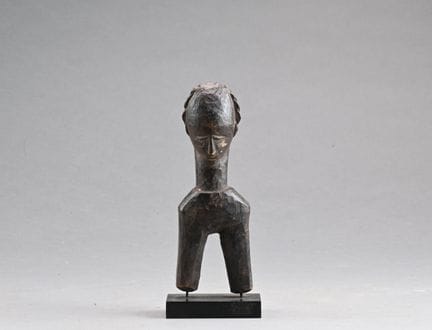 BAOULÉ, ELFENBEINKÜSTE
Anthropomorphe Webrolle aus