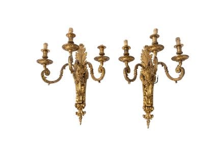 Coppia di applique da parete in bronzo cesellato e