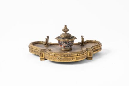 Calamaio da scrivania 
in bronzo dorato con decora