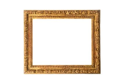 Cornice in legno intagliato e dorato con decorazio