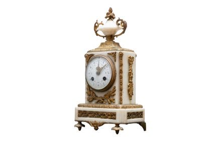Reloj de pie con base de mármol blanco y bronce do
