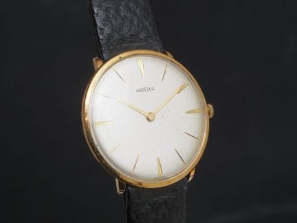ANGELUS
Armbanduhr aus 18 Karat Gelbgold. Rundes G