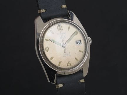 ZRC Water-Resistant
Steel wristwatch. Round case. 