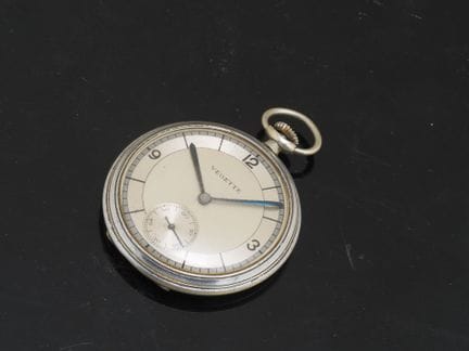HIGHLIGHT
Verchromte Taschenuhr. Rundes Gehäuse. D