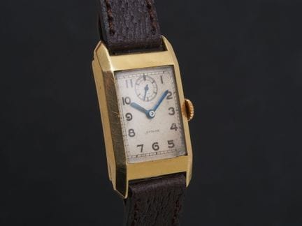 ANONYME
Montre de poignet  en or jaune 18k. Boitie