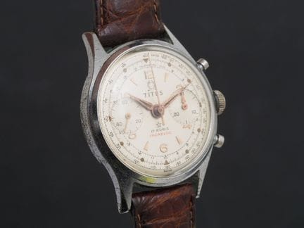 TITUS
Chrome-plated wrist chronograph. Round case.