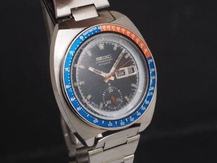 精工（SEIKO）“Pogue” 型号 6139-6002
钢链计时码表。圆形表壳，配有外圈测速刻度
