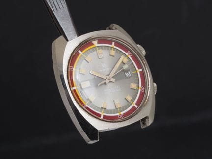 LIP Nautic Ski
Montre de poignet en acier. Boitier