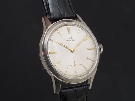 OMEGA réf. 2622-2
Montre de poignet en acier. Boit