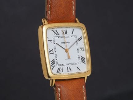ETERNA
Montre de poignet en or jaune 18k. Boitier 
