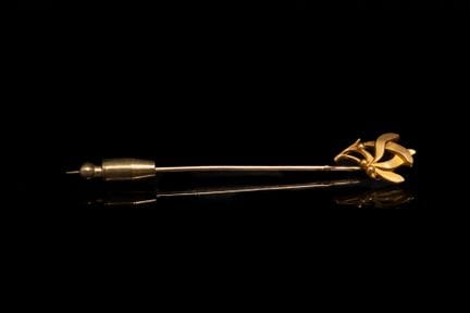 Hutnadel aus 750er Gelbgold.
Länge: 7 cm
Französis