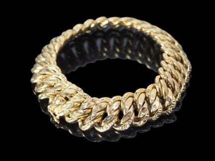 Breites Armband aus 750er Gelbgold mit gelenkigen 