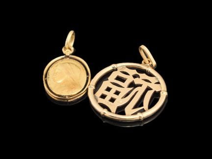 Set aus drei Anhängern:

- Ein Anhänger aus 750er 
