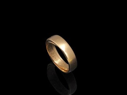Verlobungsring aus 750er Gelbgold mit einem auf de