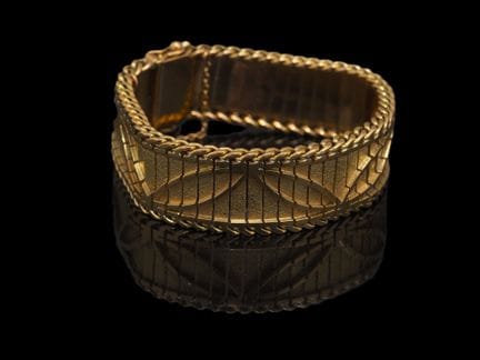 Armband aus 18 Karat Gelbgold.
Breite: 12 mm. Geei