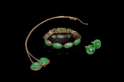 Schmuckset aus 585er Gelbgold, besetzt mit grünen 