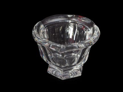 BACCARAT
Piccolo vaso in cristallo intagliato.
Con