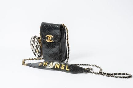 CHANEL BEAUTY
Pochette in vinile trapuntato nero, 