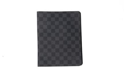 LOUIS VUITTON 
Couverture d'agenda en toile damier