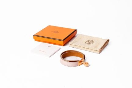 HERMES
Bracciale Kelly a doppio giro in pelle rosa