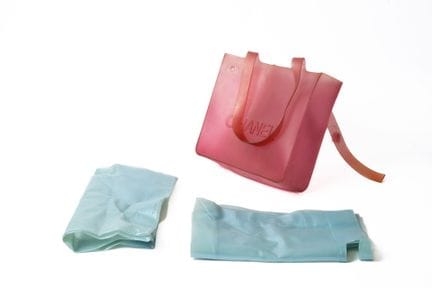 CHANEL
Set composto da una borsa da shopping in si