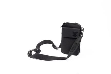 LOUIS VUITTON
Sacoche en cuir gris graphite avec l