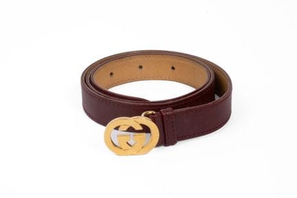 GUCCI
Belt with a gold-tone metal double G buckle.