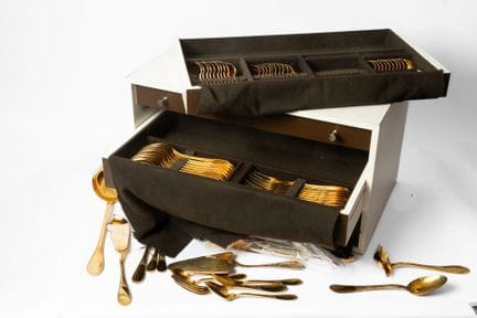 ERCUIS
142件装镀银的金属和金色金属餐具套装，包含：12把汤勺、11把餐叉、12把餐刀、 1