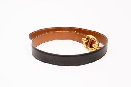 HERMES
Reversible belt in fawn and black leather. 