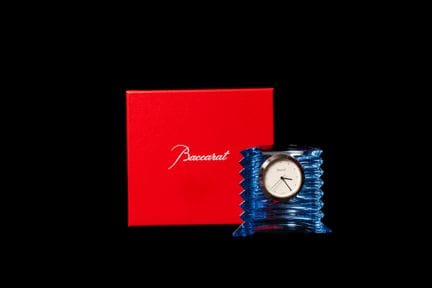 BACCARAT
Orologio da tavolo incastonato in una mon