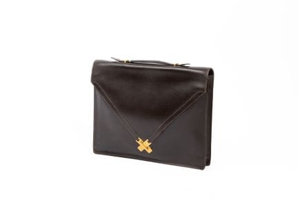 HERMES
Serviette Kelly en veau box marron. Intérie
