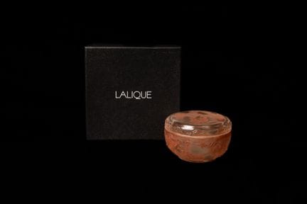 LALIQUE  marchio registrato
Scatola con coperchio 