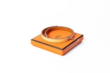 HERMES
Double-wrap Kelly bracelet in pastel yellow