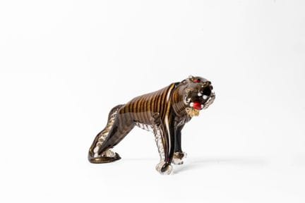 ANONIMO
Oggetto in vetro raffigurante una tigre.
D